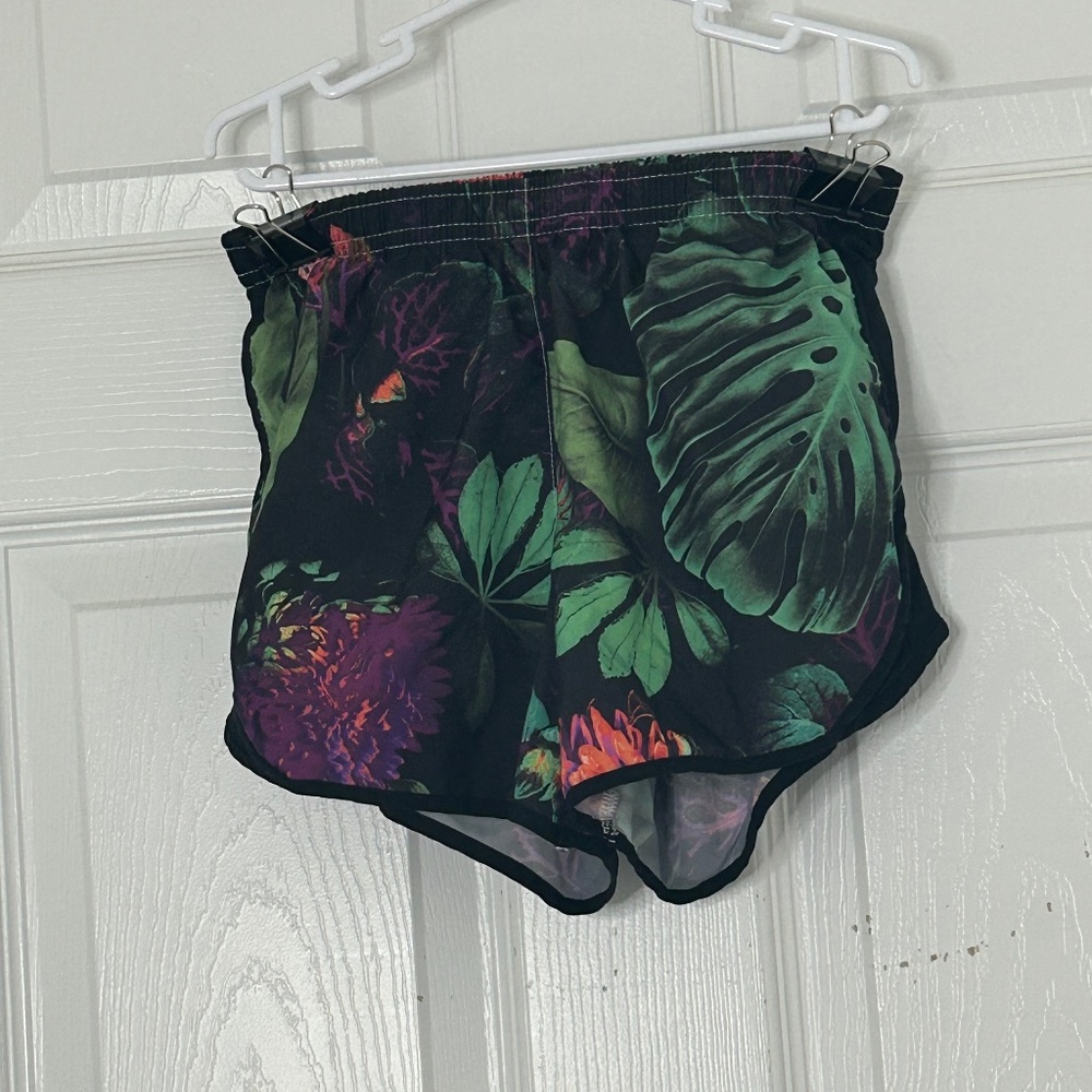 Nike tropical active shorts